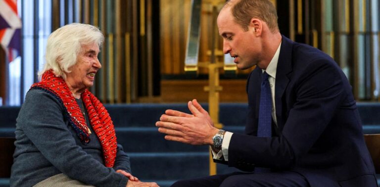 Βρετανία: Ο πρίγκιπας Ουίλιαμ φορώντας κιπά εμφανίζεται ανήσυχος για την άνοδο του αντισημιτισμού – «Ο κόσμος νοιάζεται και ακούει»
