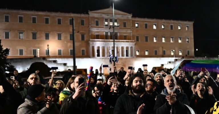 New York Times: Η Ελλάδα γίνεται η πρώτη ορθόδοξη χώρα που νομιμοποιεί το γάμο μεταξύ ατόμων του ιδίου φύλου – Orthodox Times