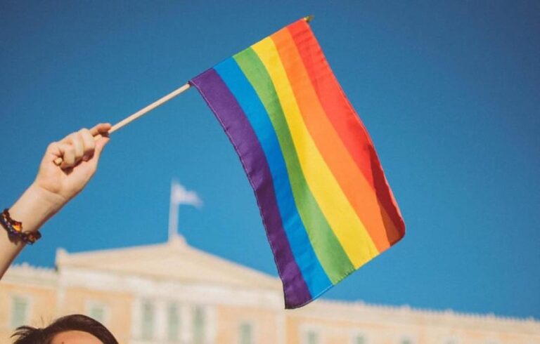 New York Times: Η Ελλάδα γίνεται η πρώτη ορθόδοξη χώρα που θα επιτρέψει τον γάμο ομοφύλων – BusinessNews.gr