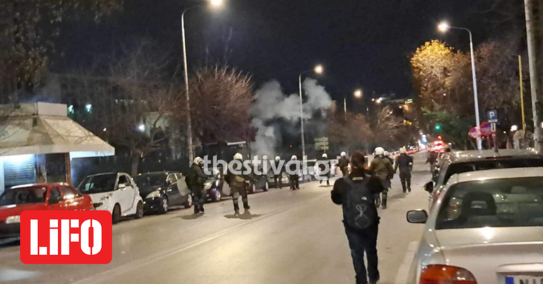 Θεσσαλονίκη: Επεισόδια μετά την πορεία για την αστυνομική επιχείρηση στη Νομική του ΑΠΘ | LiFO