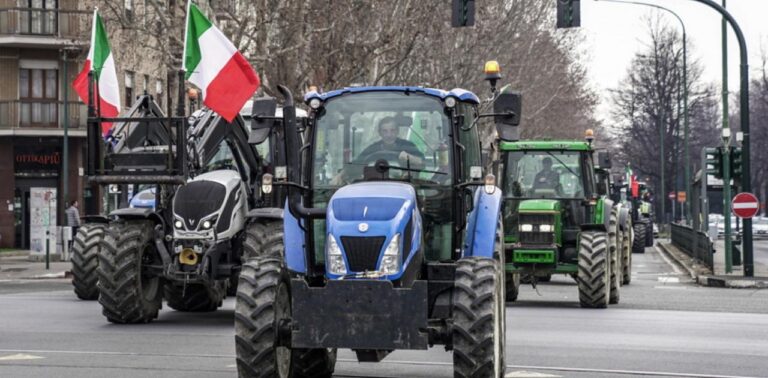 Ιταλία: Οι αγρότες άλλαξαν γνώμη – Μόνο 4 τρακτέρ αύριο στο κέντρο της Ρώμης