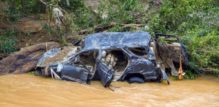 Ινδονησία: Τουλάχιστον 18 νεκροί από πλημμύρες στο νησί Σουμάτρα