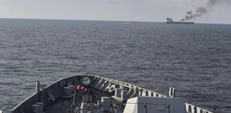 Υεμένη: Πλοίο ανέφερε δύο εκρήξεις