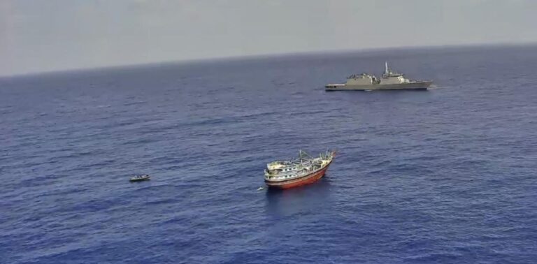 Ινδία: Το Πολεμικό Ναυτικό αναχαιτίζει αλιευτικό υπό σημαία Ιράν που υπέστη πειρατεία κοντά στη Σομαλία