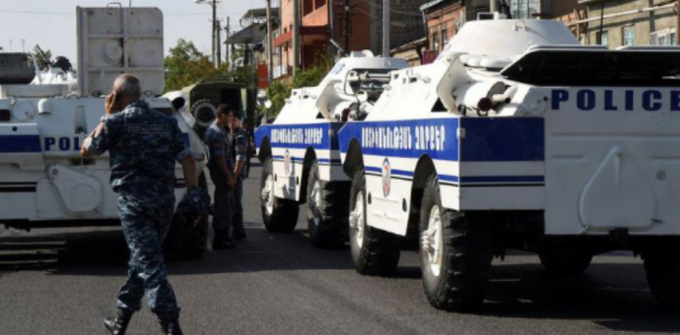 Συναγερμός στην Αρμενία: Επίθεση με χειροβομβίδες σε αστυνομικό τμήμα στο Γερεβάν
