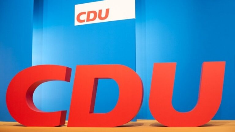 Deutsche Welle: Πρωτιά CDU ενόψει ευρωεκλογών