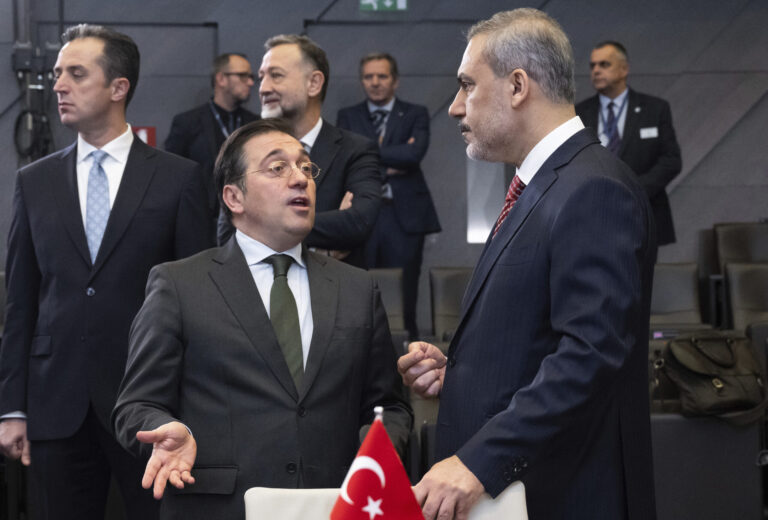 Σχέσεις Τουρκίας – ΕΕ, αμυντική συνεργασία και Γάζα στην ατζέντα της συνάντησης Φιντάν