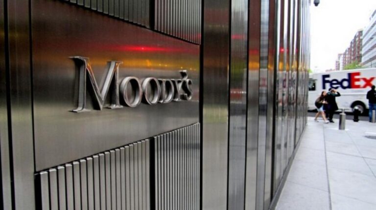 Αμετάβλητη η βαθμολογία από τη Moody’s, τι προβλέπει για την οικονομία