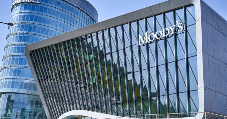 Ο επικεφαλής αναλυτής της Moody’s στην «Κ»: Γιατί δεν αναβαθμίσαμε την Ελλάδα