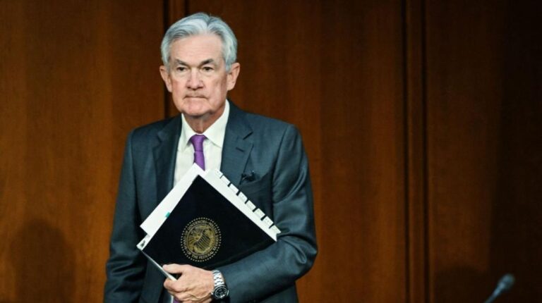 Τζ. Πάουελ: Η Fed δεν πρόκειται να βιαστεί να μειώσει τα επιτόκια