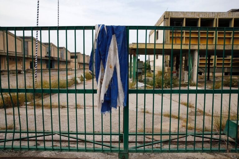 Εργοστάσια “φαντάσματα” – Φωτογραφικό οδοιπορικό του Γιάννη Μπεχράκη στην Ελλάδα