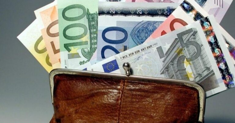 Κλείδωσε στα 830 ευρώ ο κατώτατος μισθός – Ο μέσος μισθός 27% χαμηλότερα από το 2010