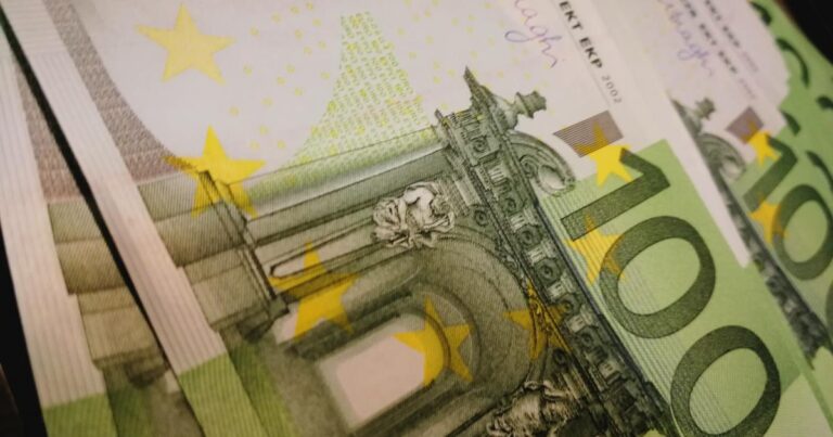 Κατώτατος μισθός: Σήμερα η ανακοίνωση – Αύξηση έκπληξη με +10 ευρώ