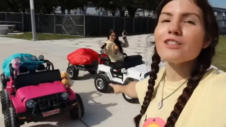 Φλόριντα: Δύο γυναίκες προσπαθούν να διανύσουν διαδρομή 804 χιλιομέτρων με παιδικά αυτοκίνητα