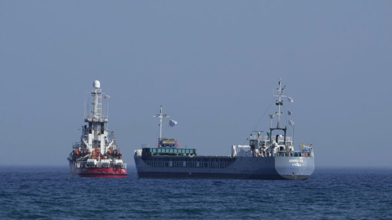 Αναχώρησε από το λιμάνι της Λάρνακας το δεύτερο πλοίο με ανθρωπιστική βοήθεια για τη Γάζα