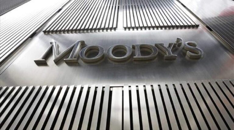 Εκτός επενδυτικής βαθμίδας άφησε την Ελλάδα η Moody’s