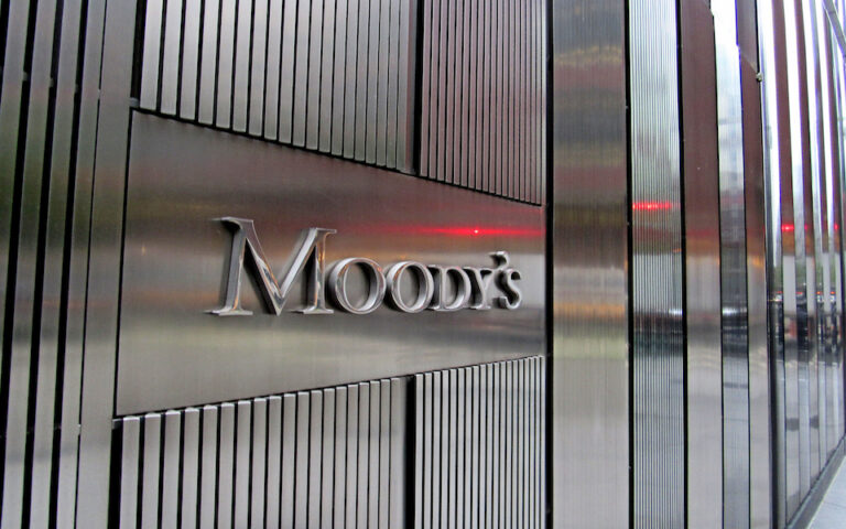 Moody’s: Διατήρησε το Ba1 για την Ελλάδα με θετικές προοπτικές | Moneyreview.gr