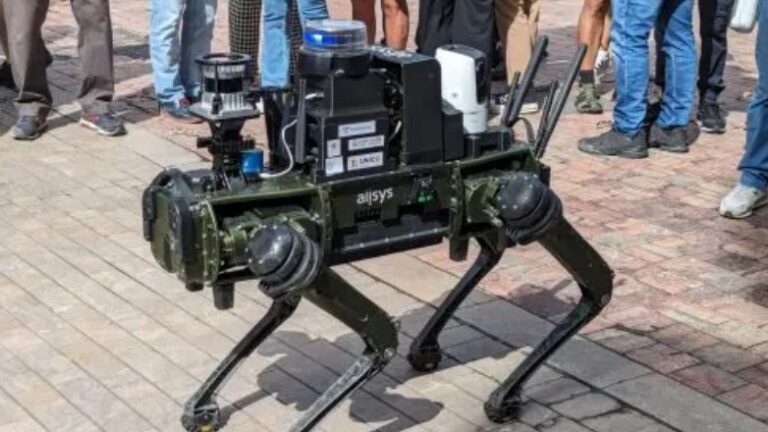 Ισπανία: Η αστυνομία παρουσίασε έναν σκύλο-ρομπότ που θα βοηθάει τα στελέχη της στη Μάλαγα