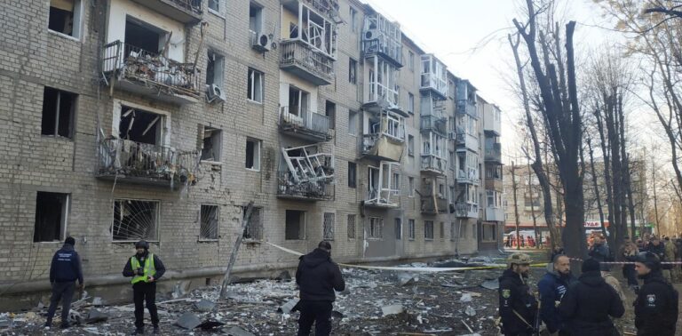 Τουλάχιστον 2 νεκροί και 10 τραυματίες σε ρωσικά πλήγματα στην Ουκρανία