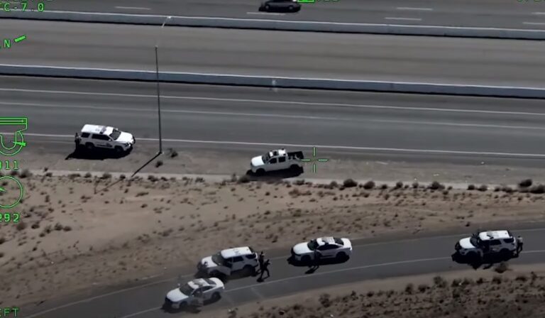 Βίντεο δείχνει αστυνομικούς στην Καλιφόρνια να πυροβολούν θανάσιμα ανήλικη που είχε απαχθεί