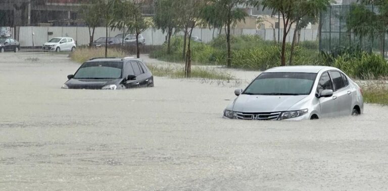 Ντουμπάι: Σοκάρει το κόστος των ζημιών σε αυτοκίνητα και σπίτια