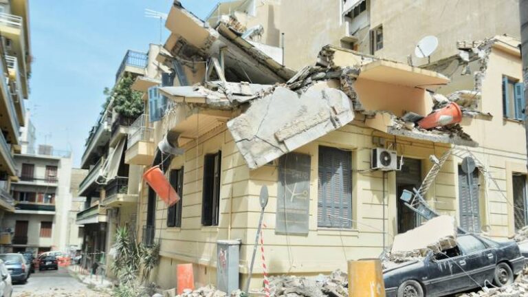 Πασαλιμάνι: Ελεύθεροι οι 8 εργάτες για την κατάρρευση κτιρίου – Κρατείται ο εργολάβος
