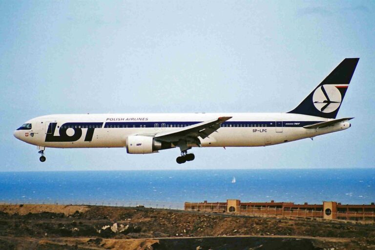 Πολωνία: Ο εθνικός αερομεταφορέας επαναφέρει τις συνδέσεις με Τελ Αβίβ και Βηρυτό