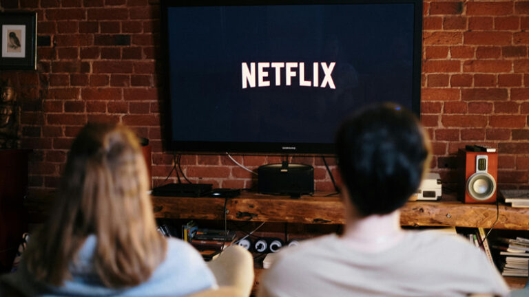 Netflix: Εκτοξεύτηκαν τα κέρδη μετά την κατάργηση της κοινής χρήσης κωδικών πρόσβασης