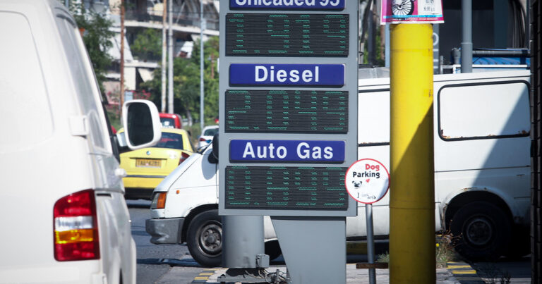 Φόβοι για νέες αυξήσεις στα καύσιμα μετά το άλμα του Brent στα 91 δολάρια – Οι τιμές της βενζίνης στην Ελλάδα