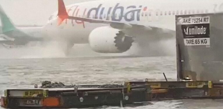 Ντουμπάι: Πλημμύρες από τις σφοδρές νεροποντές – Το αεροδρόμιο μετατράπηκε σε λίμνη (βίντεο)