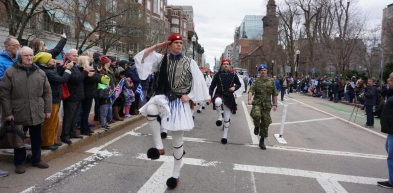 Η γαλανόλευκη κυμάτισε στη Βοστώνη στην 28η παρέλαση – “Όλοι διατράνωσαν την αγάπη τους για την Ελλάδα”