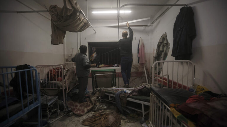 Τέσσερις νεκροί και 17 τραυματίες από ισραηλινό βομβαρδισμό σε νοσοκομείο στη Γάζα