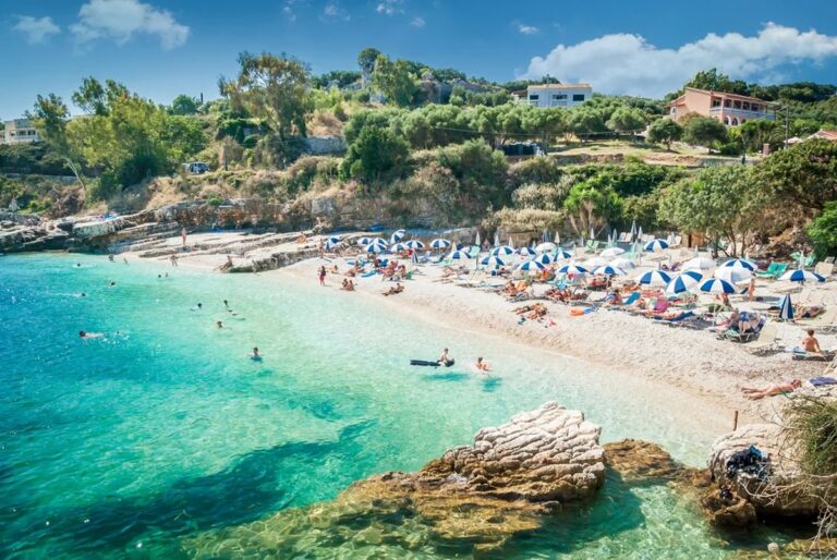 Οι 5 παραλίες με τα πιο γαλάζια νερά στην Ελλάδα, λείπει η Κεφαλονιά?