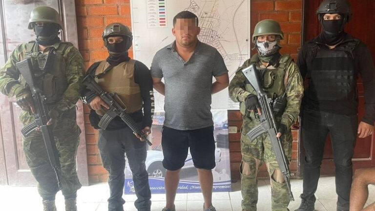 Ισημερινός: Ο στρατός συνέλαβε ηγέτη της συμμορίας «Λος Λόμπος»