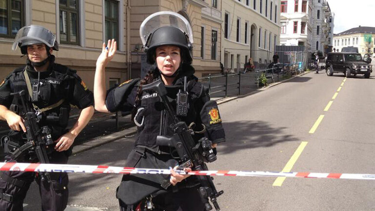 Η Νορβηγία δίνει όπλα στους αστυνομικούς της λόγω της απειλής εναντίον τζαμιών