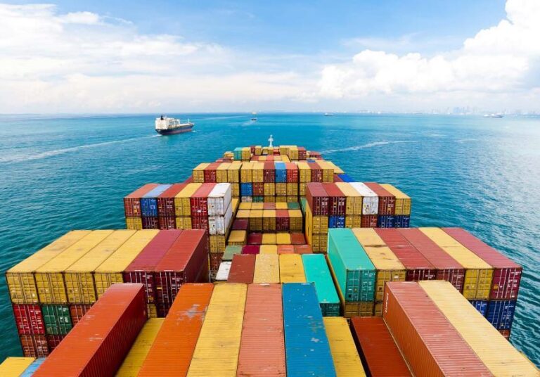 Drewry: Μειώθηκαν 3% οι ναύλοι στα εμπορευματοκιβώτια