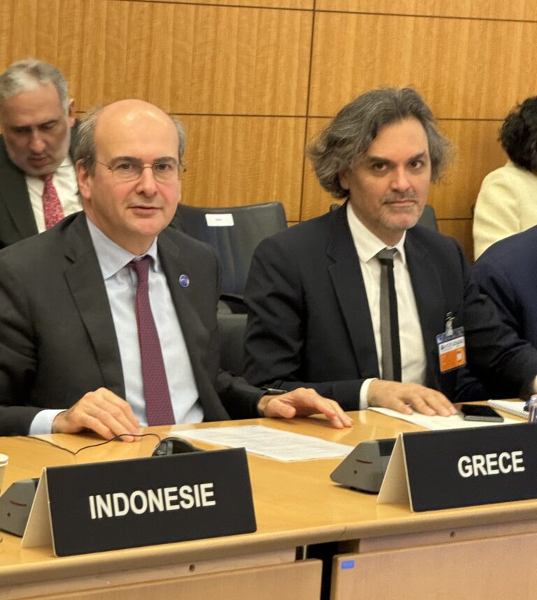 Κωστής Χατζηδάκης: Σημαντικές συναντήσεις στην υπουργική διάσκεψη του ΟΟΣΑ – Οικονομικός Ταχυδρόμος