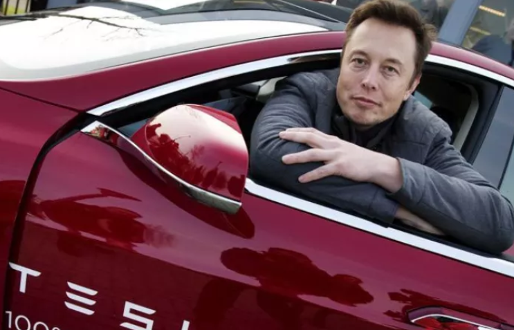 Tesla: Απαντήσεις ζητούν οι ΗΠΑ για το πρόβλημα με τον αυτόματο πιλότο στα οχήματά της