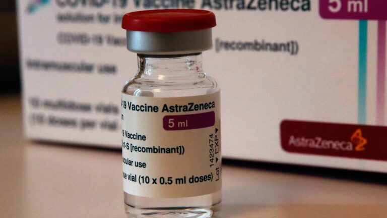 Απόσυρση εμβολίου AstraZeneca: Γιατί συνέβη – 4 Έλληνες επιστήμονες εξηγούν