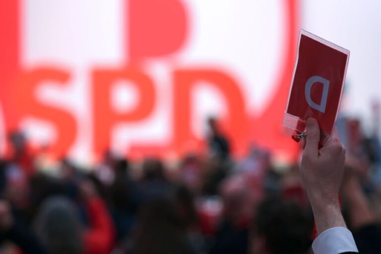 Γερμανία: Επίθεση κατά ευρωβουλευτή του SPD – Η γερμανική πολιτική τάξη δείχνει την AfD