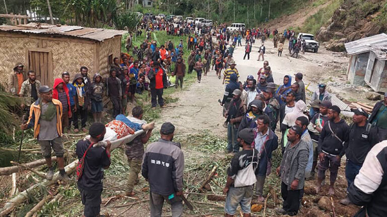 Φόβοι για νέα κατολίσθηση στην Παπούα Νέα Γουινέα: 7.900 άτομα απομακρύνονται εσπευσμένα από τα σπίτια τους