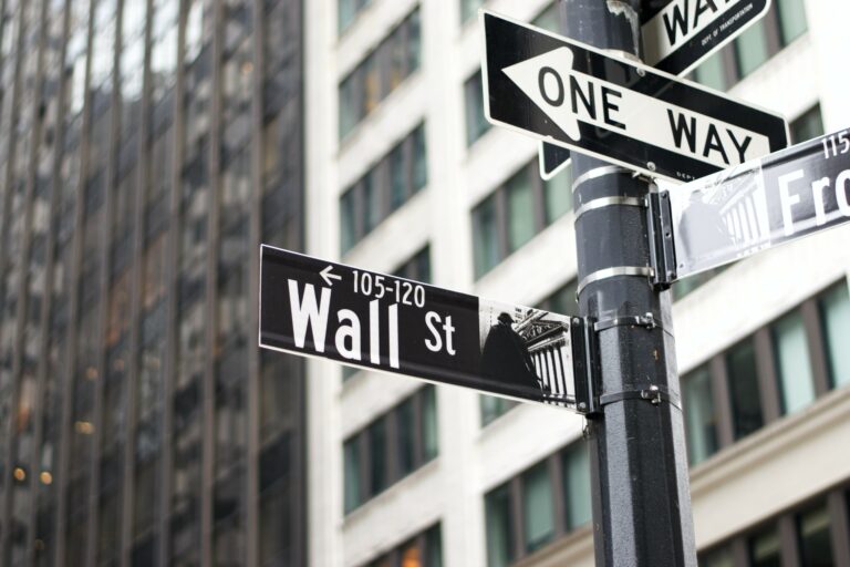 Wall Street: Μικρές μεταβολές εν αναμονή της Fed
