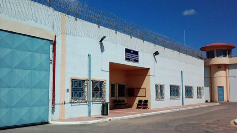 Χανιά: Χειροπέδες σε υπάλληλο της εξωτερικής φρουράς των φυλακών στην Αγυιά