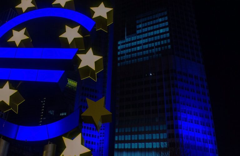 Ανησυχητικά μηνύματα της ΕΚΤ για την ευρωπαϊκή οικονομία