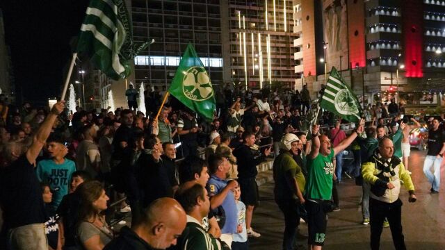 Παναθηναϊκός AKTOR: “Φλέγεται η Ελλάδα που ‘χει τέτοια ομάδα” – Πράσινο πάρτι στους δρόμους της Αθήνας