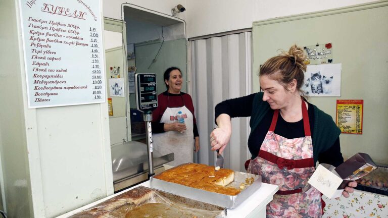 Βόλος: Γνωστό ζαχαροπλαστείο στη λίστα με τα ιστορικότερα σε όλη την Ελλάδα – Δείτε εικόνες – TheNewspaper.gr