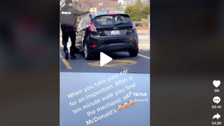Μηχανικός πήρε αμάξι πελάτη και πήγε στα McDonalds – Στο δίπλα τραπέζι ήταν ο ιδιοκτήτης