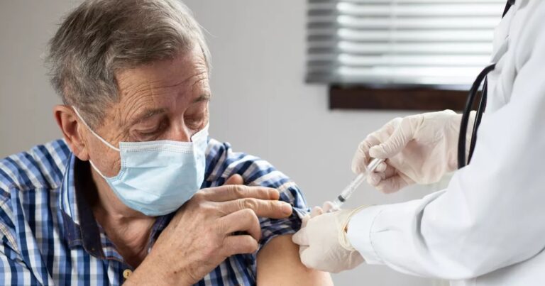 Κορωνοϊός – Εμβόλια: Ο κόσμος σταμάτησε να εμβολιάζεται