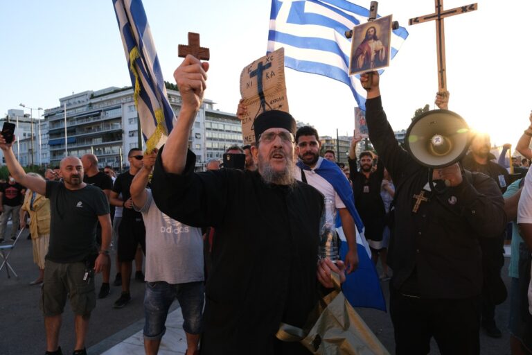 Ξεμάτιασμα από το τηλέφωνο: 15 πράγματα που συμβαίνουν μόνο στην Ελλάδα
