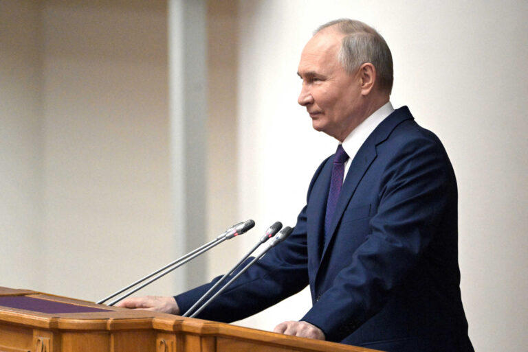 Bloomberg: Άρχισε η επιστροφή των αυτοεξόριστων Ρώσων και ενισχύει την πολεμική οικονομία του Πούτιν